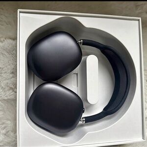 Apple air max Headphones  ( brand new ) never used